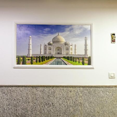 The Bellwood Suites Near Igi Airport Új-Delhi Kültér fotó