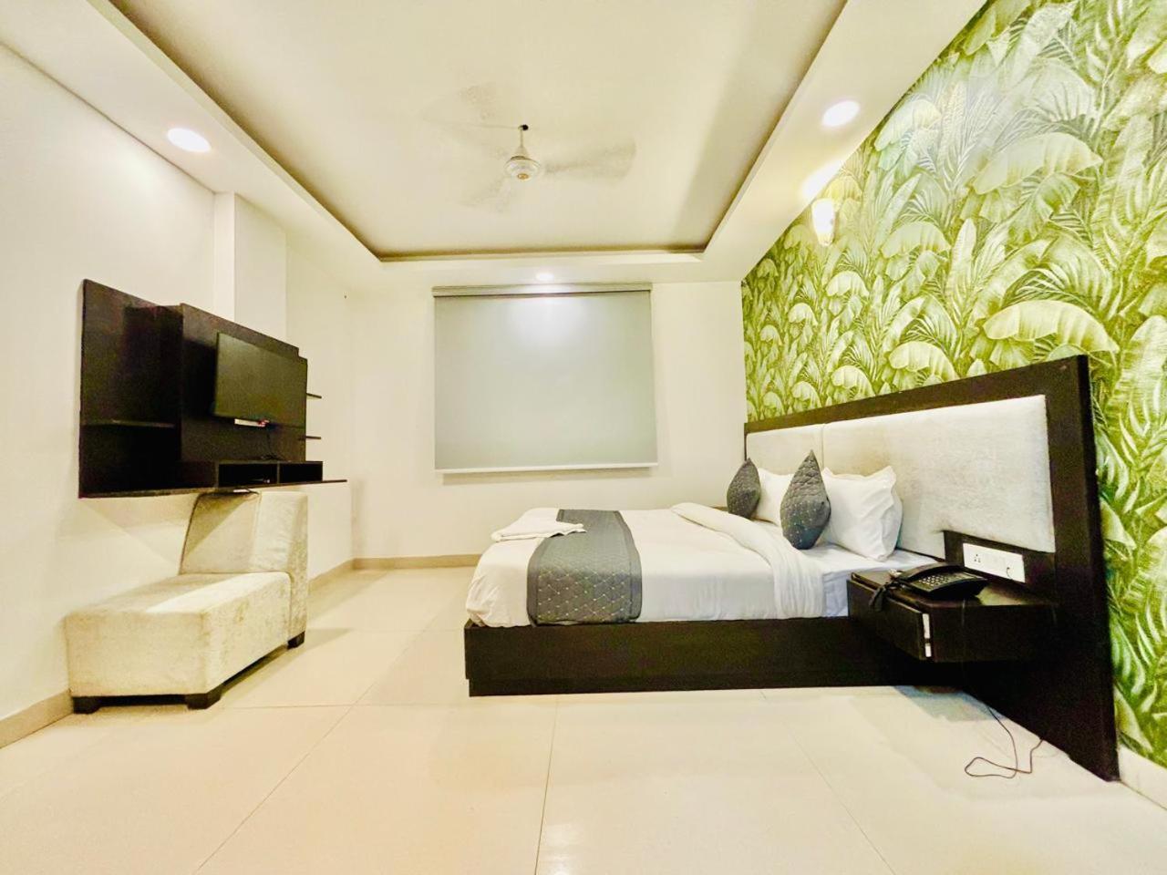 The Bellwood Suites Near Igi Airport Új-Delhi Kültér fotó