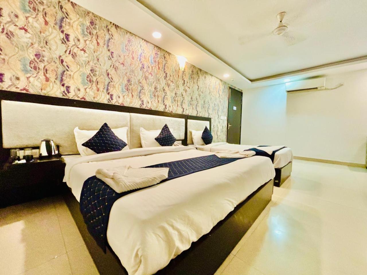 The Bellwood Suites Near Igi Airport Új-Delhi Kültér fotó